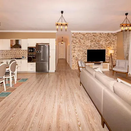Tatil Evi Luxurious House With Shared Pool And Sauna In *